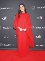 الممثلة الأمريكية أوليفيا مون لدى حضورها عرض مسلسل «أصدقاؤك وجيرانك» من إنتاج Apple TV في هوليوود، كاليفورنيا. ا ف ب