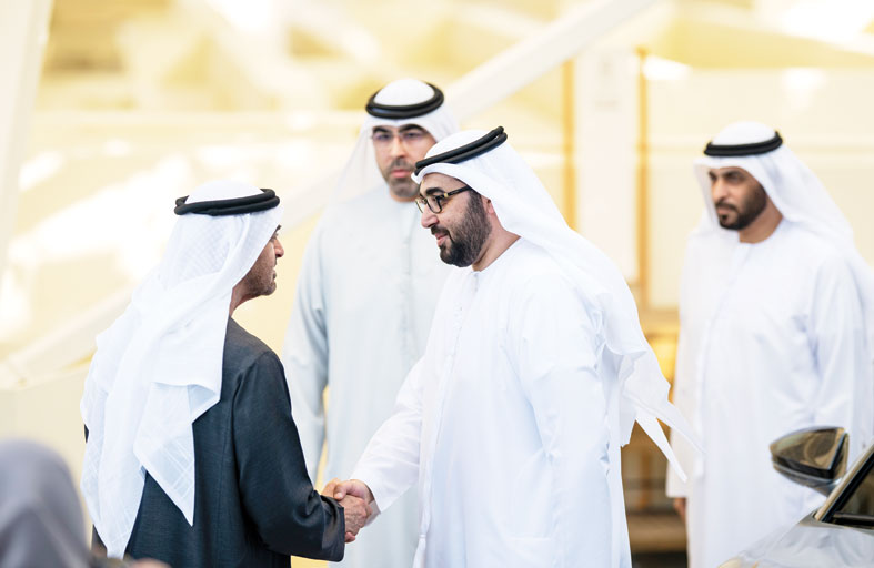 رئيس الدولة يستعرض مع حاكم أم القيوين وولي عهده اهتمام الدولة بتعزيز دور المواطن في مسيرة التنمية الشاملة  