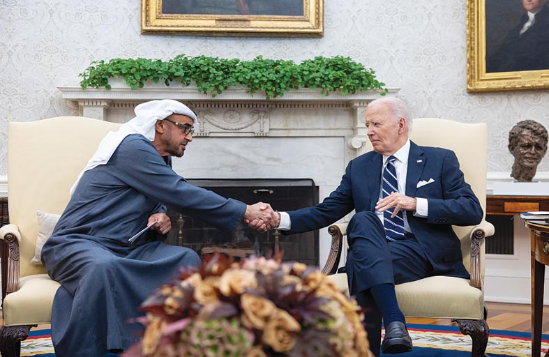 رئيس الدولة والرئيس الأمريكي يبحثان العلاقات الإستراتيجية بين البلدين والتطورات الإقليمية والعالمية 