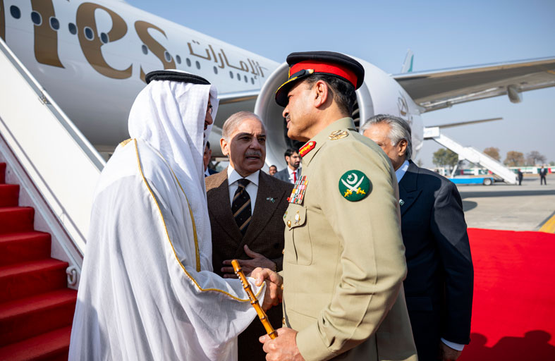 مراسم استقبال رسمية لرئيس الدولة لدى وصوله الى إسلام أباد  