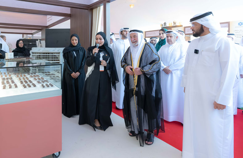 حاكم الشارقة يشهد حصاد الموسم الرابع لمزرعة القمح بمليحة ويطلق علامة «قَند» التجارية 