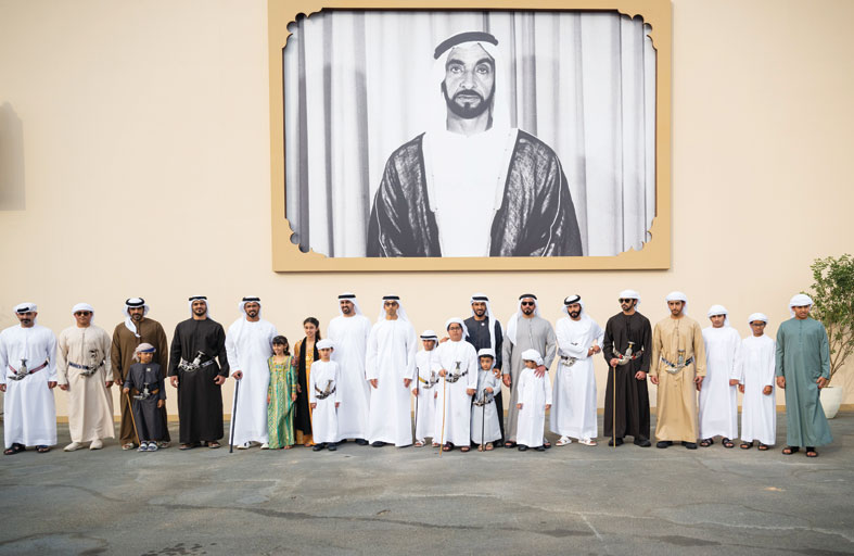 رئيس الدولة: الإمارات محصنة بأبنائها الذين يجتمعون على حبها والوفاء لها والتسابق لخدمتها ورفع رايتها  