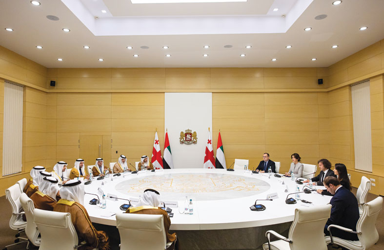 رئيس الدولة يؤكد حرص الإمارات على تعزيز شراكاتها التنموية مع دول القوقاز بما يرسخ الاستقرار والسلام لشعوبها 