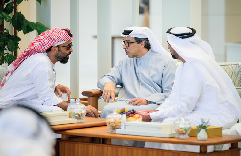 رئيس الدولة يبحث مع رئيس مجلس الوزراء وزير خارجية قطر العلاقات الأخوية والأوضاع الإقليمية  