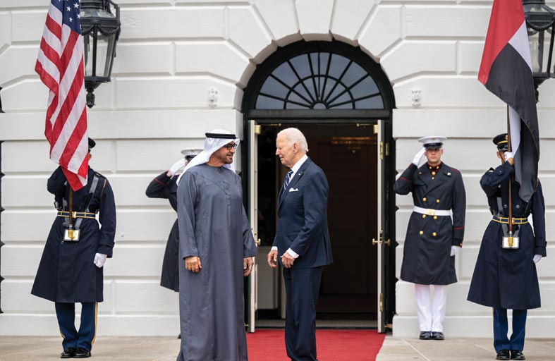 رئيس الدولة والرئيس الأمريكي يبحثان العلاقات الإستراتيجية بين البلدين والتطورات الإقليمية والعالمية 