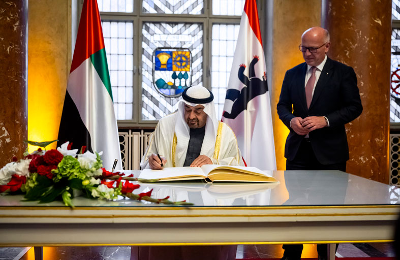 رئيس الدولة يلتقي عمدة برلين في إطار «زيارة دولة» إلى ألمانيا 