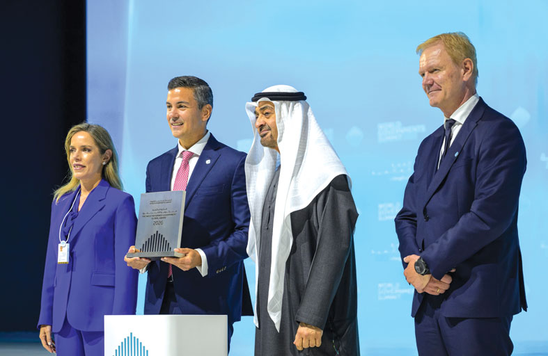 رئيس الدولة يسلم رئيس الباراغواي الجائزة العالمية للحكومات الأكثر تطوراً 