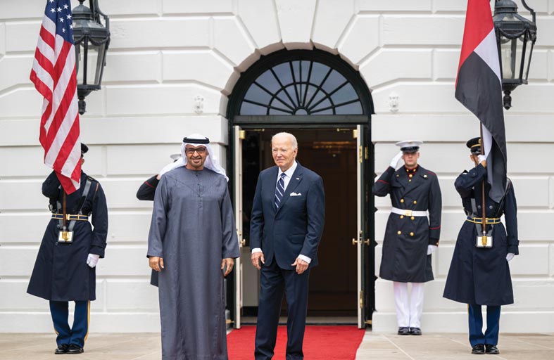 رئيس الدولة والرئيس الأمريكي يبحثان العلاقات الإستراتيجية بين البلدين والتطورات الإقليمية والعالمية 