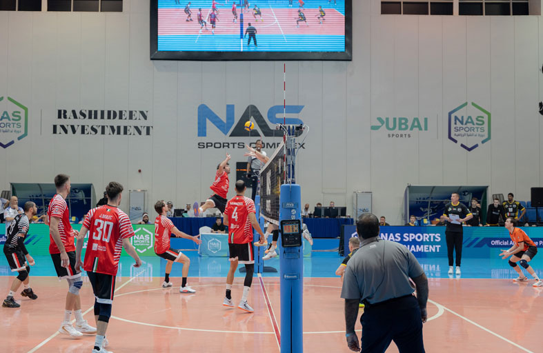 الشرطة تواجه المحاكم والبلدية مع هيئة الطرق في نصف نهائي سلة الكراسي اليوم 