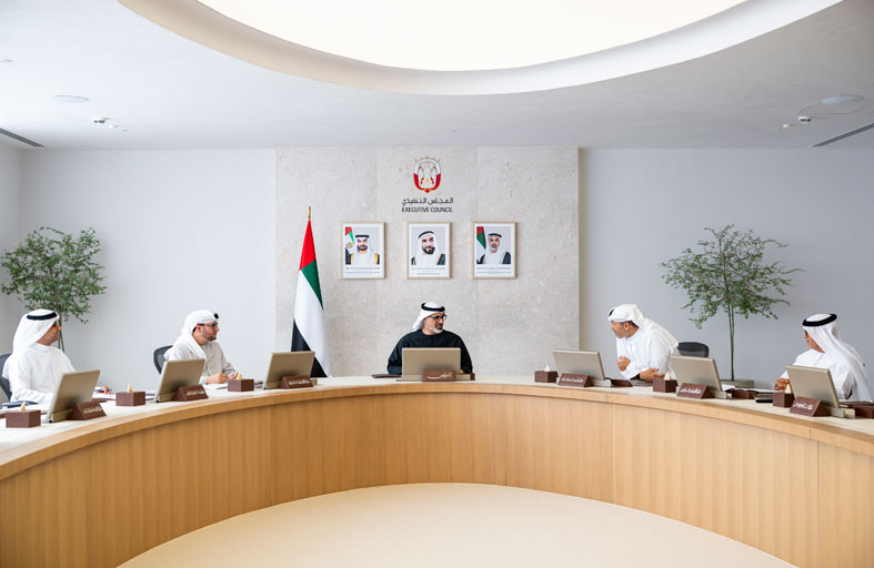 خالد بن محمد بن زايد يوجه بإتاحة التصرّف في المنح السكنية للمواطنين بين الأزواج والأقارب من الدرجة الأولى 