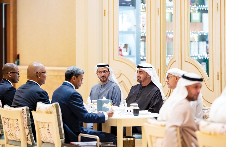 رئيس الدولة يلتقي رئيس سيشل الذي يزور الإمارات لحضور الجولة الختامية لبطولة العالم للفورمولا 1 