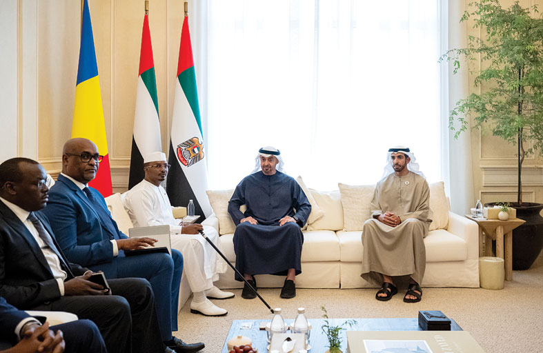 رئيس الدولة والرئيس التشادي يبحثان تعزيز علاقات التعاون وعددا من القضايا الإقليمية والدولية 