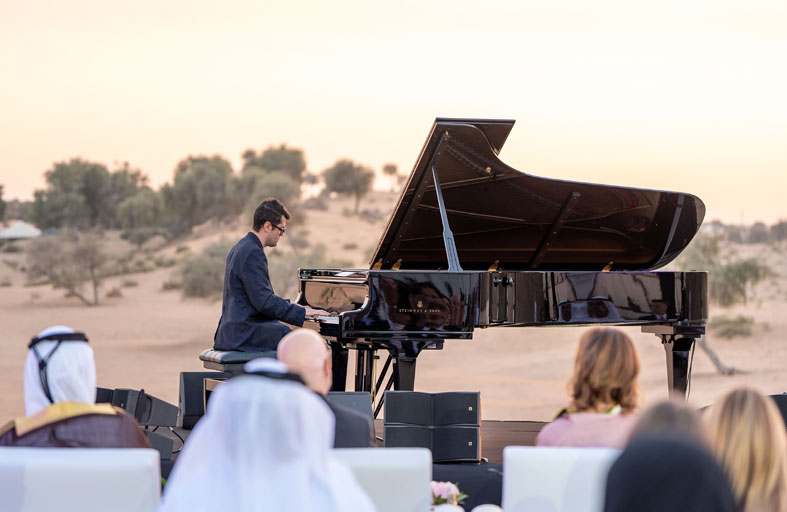 سعود بن صقر يشهد أمسية موسيقية لعازف البيانو الإيطالي أليساندرو مارتير في رأس الخيمة 