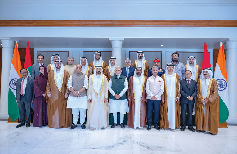 حمدان بن محمد يلتقي رئيس وزراء الهند ويبحثان مستقبل الشراكة الاستراتيجية بين البلدين وسبل تعزيزها 