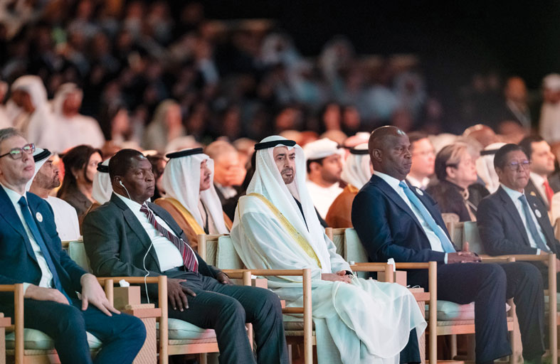 رئيس الدولة يؤكد على الدور المحوري للإمارات في بناء جسور التعاون وترسيخ دعائم التنمية المستدامة في العالم 