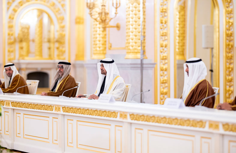 رئيس الدولة يؤكد أهمية ترسيخ السلام والاستقرار في العالم ومعالجة مختلف النزاعات سلميا 