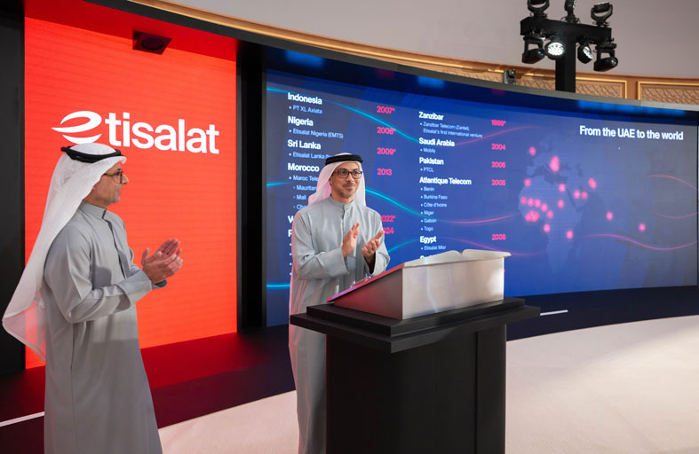 منصور بن زايد يشهد إطلاق مشروع «اتصالات» لتطوير البنية التحتية الرقمية داخل الدولة وخارجها 