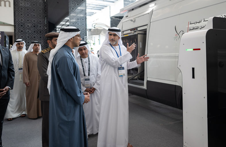 منصور بن زايد يزور مؤتمر ومعرض التكنولوجيا لمنظمة الجمارك العالمية 
