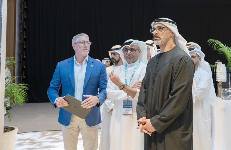 خالد بن محمد بن زايد يشهد فعاليات «قمة أبوظبي للبنية التحتية» 