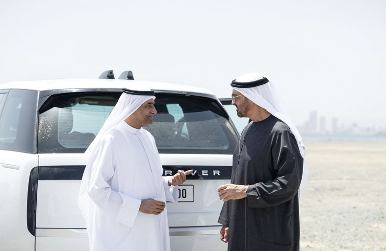 رئيس الدولة يلتقي حمد الشرقي ويقوم بجولة تفقدية في ميناء الفجيرة 