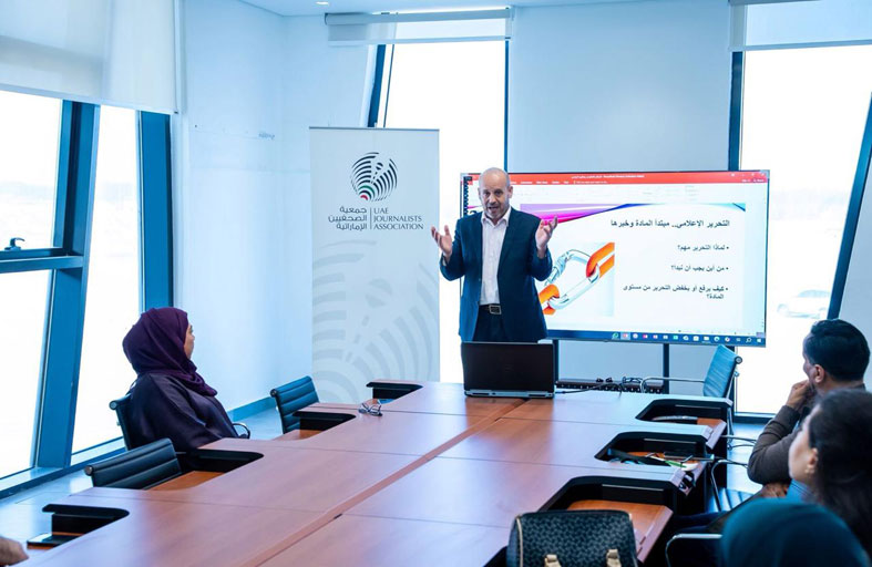 جمعية الصحفيين الإماراتية تنظم ورشة تدريبية بعنوان «التحرير بين الإعلام التقليدي ونظيره الرقمي» 