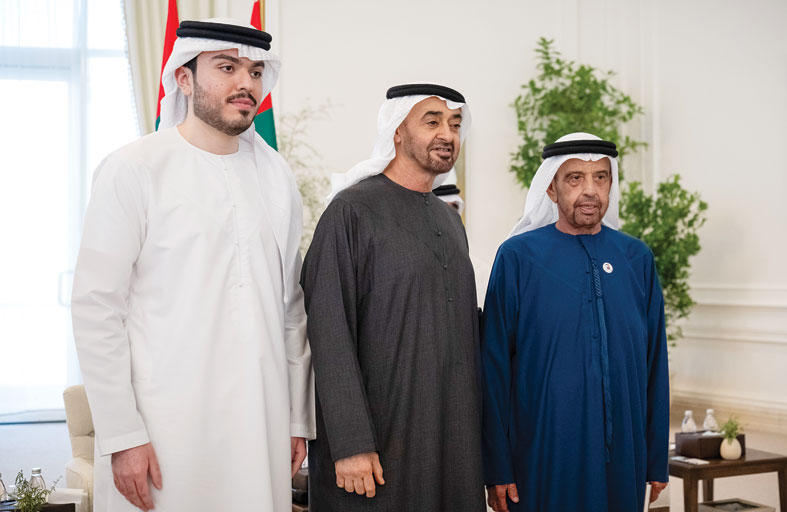 رئيس الدولة يستقبل عبد الله السيد الهاشمي ويوجه بتسمية أحد شوارع أبوظبي باسمه 