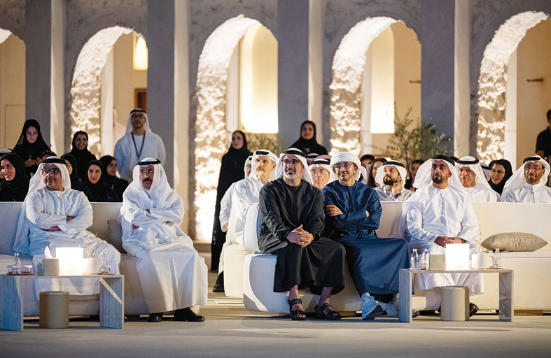 رئيس الدولة يكرم عشر شخصيات بـ«جائزة أبوظبي» في الذكرى العشرين لانطلاقها تزامنا مع عام المجتمع 