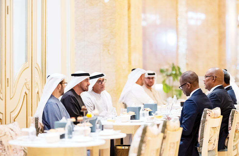 رئيس الدولة يلتقي رئيس سيشل الذي يزور الإمارات لحضور الجولة الختامية لبطولة العالم للفورمولا 1 