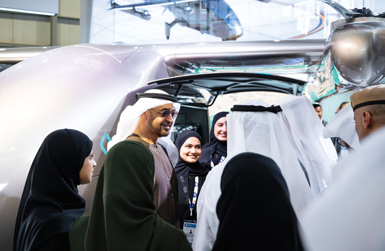 رئيس الدولة يزور فعاليات اليوم الثالث لمعرض دبي للطيران 2025 ويلتقي وزير الدفاع الإيطالي 