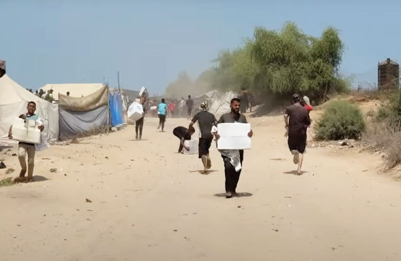الإمارات تنفذ الإنزال الجوي الـ 73 للمساعدات في قطاع غزة 