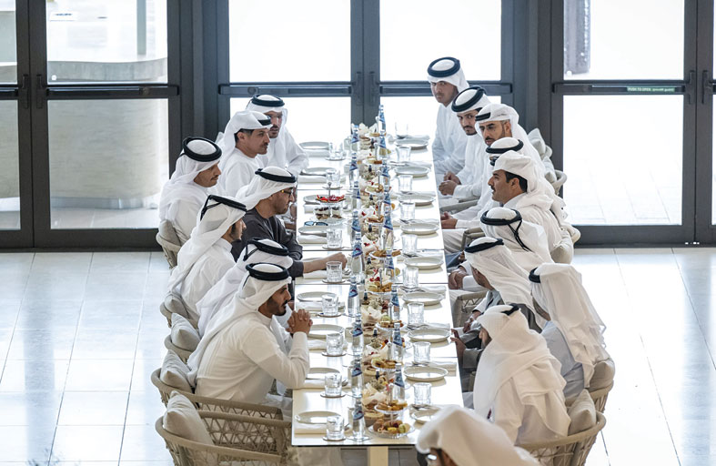 رئيس الدولة وأمير قطر يؤكدان أهمية تعزيز مسارات الحوار والحلول الدبلوماسية لتجاوز أزمات المنطقة 