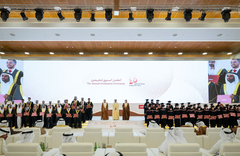 تحت رعاية رئيس الدولة.. هزاع بن زايد يشهد حفل تخريج الدفعة الـ45 من طلبة جامعة الإمارات 