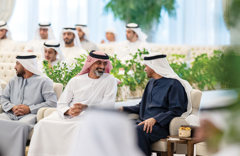 رئيس الدولة يستقبل ولي عهد عجمان ويستعرضان عدداً من القضايا التي تتعلق بشؤون الوطن والمواطن  