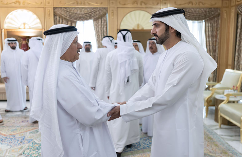 حمدان بن محمد ومكتوم بن محمد يتقبّلان التعازي في وفاة الشيخ أحمد بن راشد 
