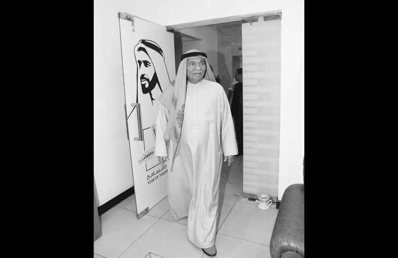عبيد المزروعي.. جف قلمه بعد أن حقق حلمه وترك لنا إشراقة «الفجر» 