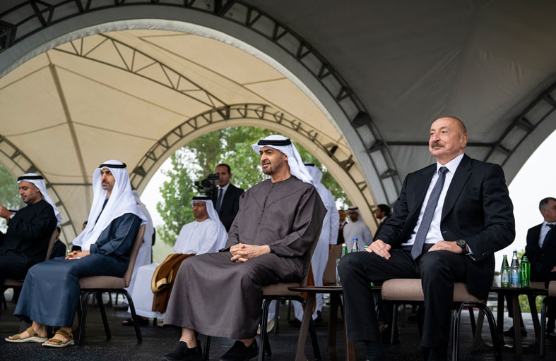 رئيس الدولة يزور عدداً من المعالم التاريخية في كاراباخ يرافقه رئيس أذربيجان 