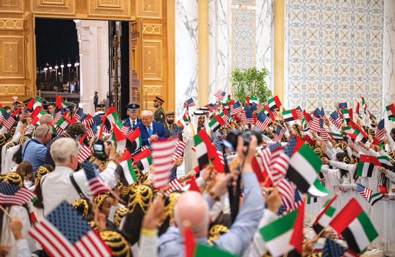 جرت له مراسم استقبال رسمية في قصر الوطن..رئيس الدولة يستقبل الرئيس الأميركي 