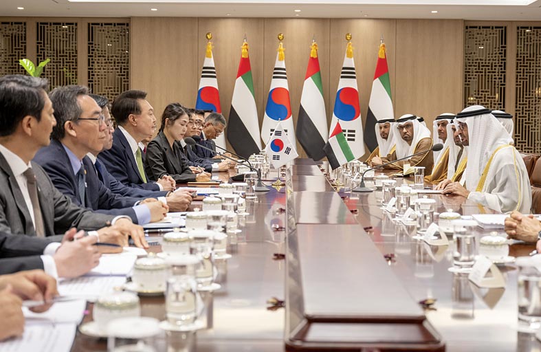 رئيس الدولة والرئيس الكوري يبحثان في سيؤول تعزيز الشراكة الاستراتيجية الخاصة بين البلدين 