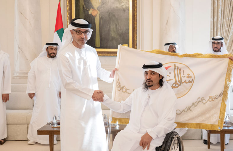 هزاع بن زايد يستقبل الشيوخ والمسؤولين والمواطنين في برزة قصر المقام في منطقة العين 