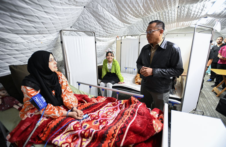 المستشفى الإماراتي العائم بالعريش يستقبل الدفعة الخامسة من الفريق الطبي الإندونيسي ضمن «الفارس الشهم 3» 