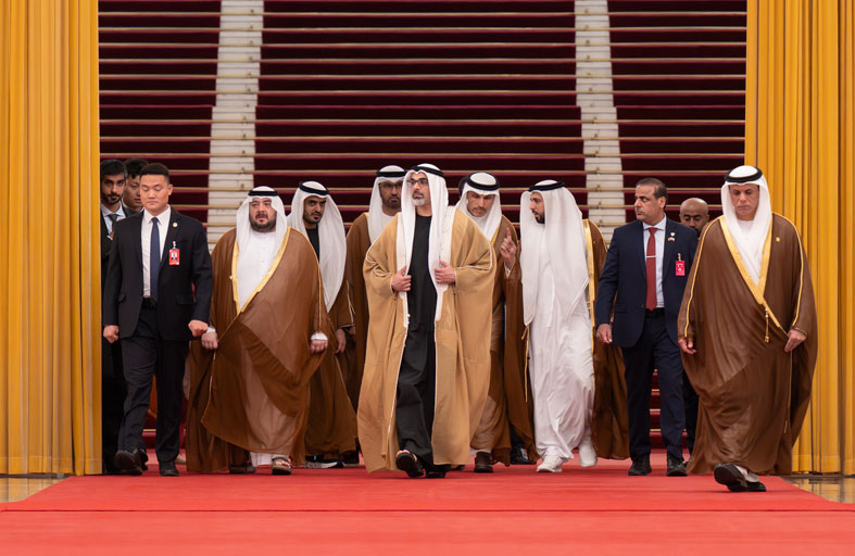 الرئيس الصيني وولي عهد أبوظبي يبحثان التطورات الإقليمية والدولية وأهمية ترسيخ الاستقرار ودعم الحلول السلمية للنزاعات 