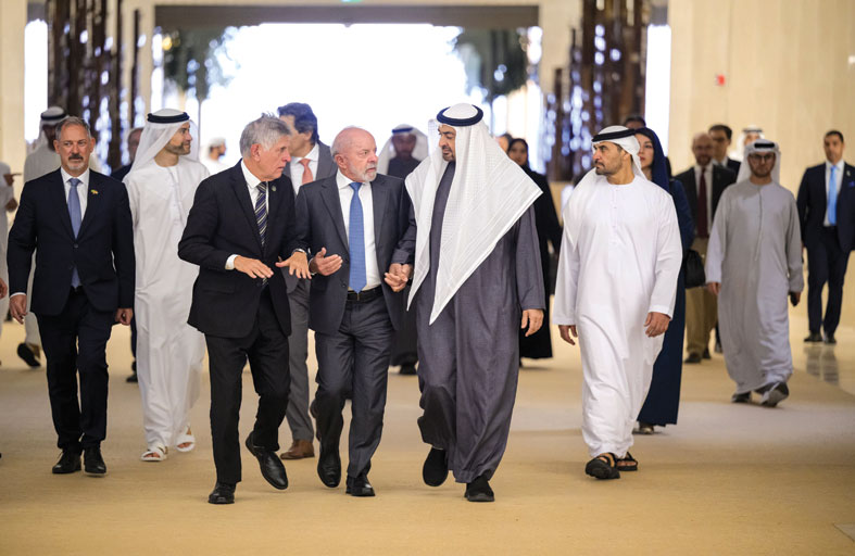 رئيس الدولة والرئيس البرازيلي يؤكدان أهمية دعم السلام والاستقرار في الشرق الأوسط والعالم 