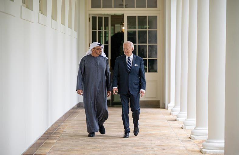 رئيس الدولة والرئيس الأمريكي يبحثان العلاقات الإستراتيجية بين البلدين والتطورات الإقليمية والعالمية 