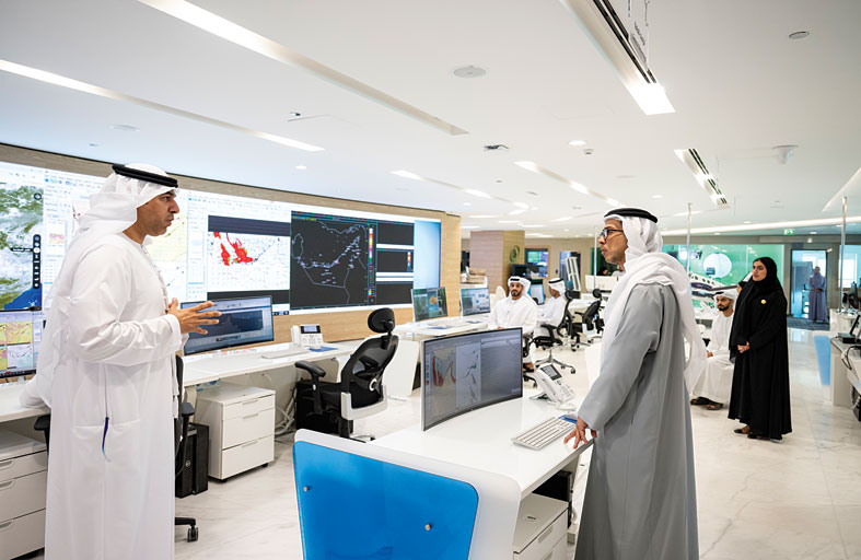 منصور بن زايد يزور المركز الوطني للأرصاد ويطلع على أبرز مشاريعه وتقنياته المتقدمة 