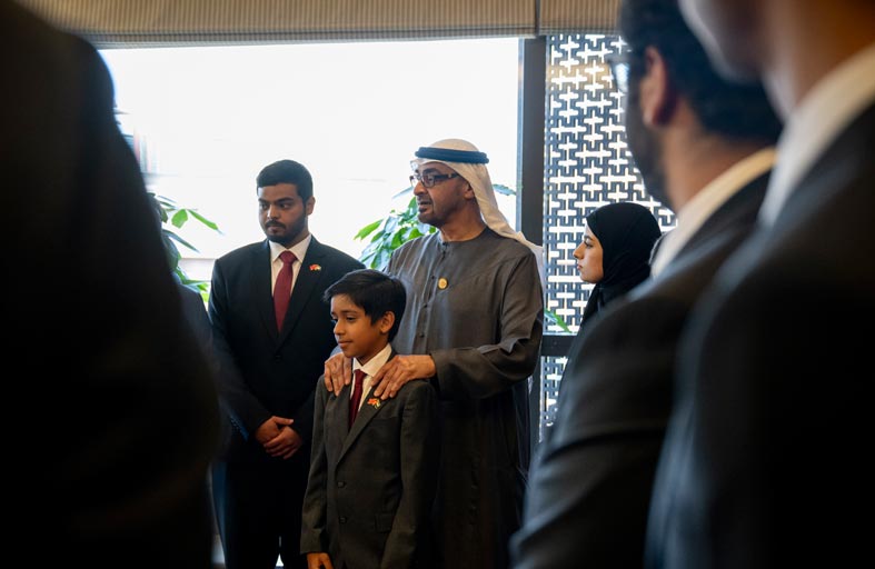 رئيس الدولة يلتقي الطلبة الإماراتيين خلال زيارته إلى الصين 