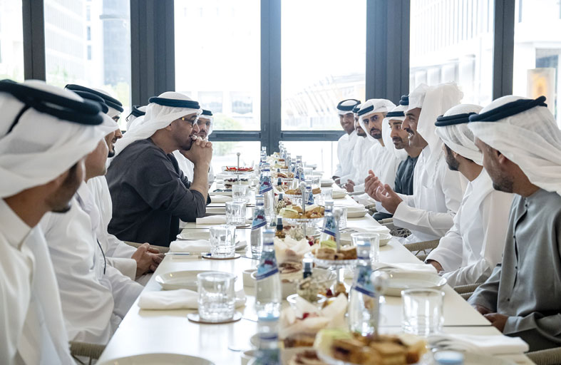 رئيس الدولة وأمير قطر يؤكدان أهمية تعزيز مسارات الحوار والحلول الدبلوماسية لتجاوز أزمات المنطقة 