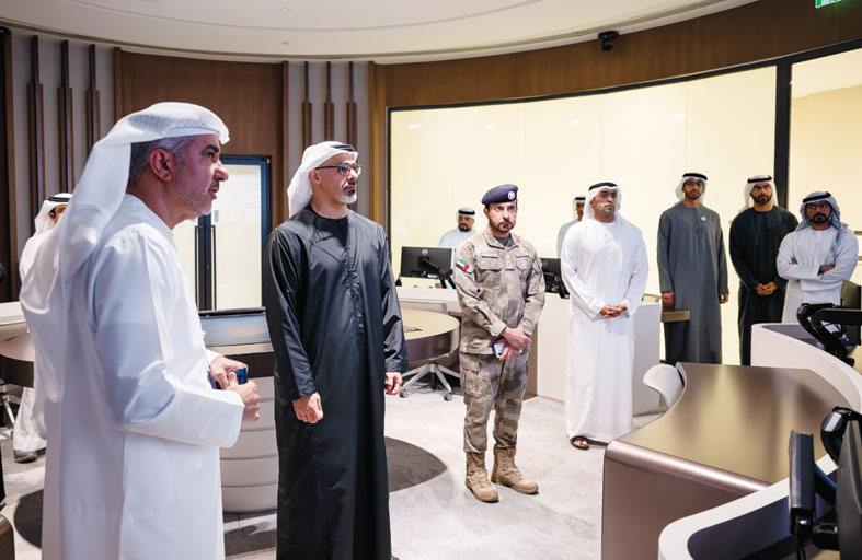 خالد بن محمد بن زايد يتفقد منظومة الجاهزية والاستجابة للطوارئ في مركز قيادة العمليات الطبية الموحدة في أبوظبي 