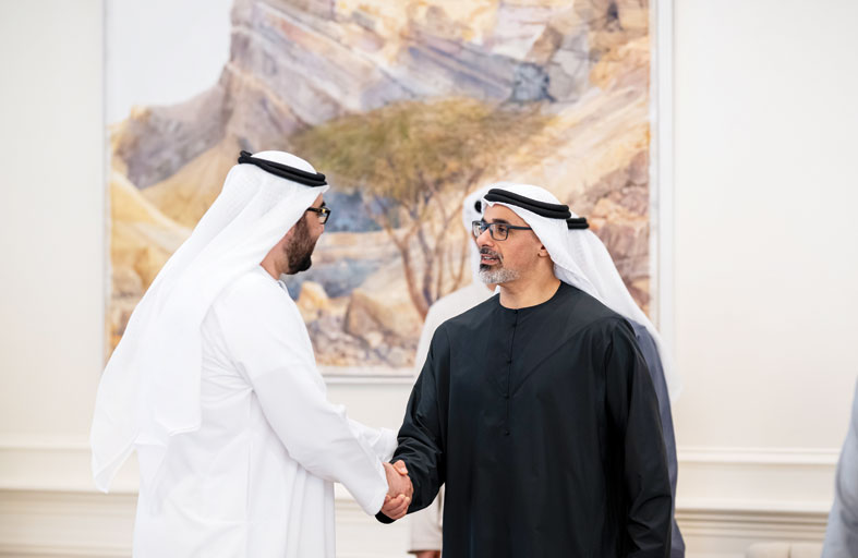 رئيس الدولة يستعرض مع حاكم أم القيوين وولي عهده اهتمام الدولة بتعزيز دور المواطن في مسيرة التنمية الشاملة  