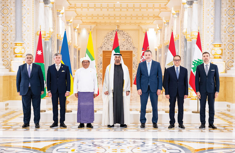أمام رئيس الدولة .. سفراء الإمارات الجدد يؤدون اليمين القانونية وسموه يتسلم أوراق اعتماد عدد من السفراء المعينين لدى الدولة 