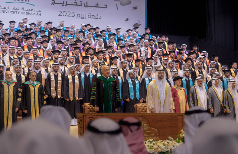سلطان بن أحمد القاسمي يشهد حفل تخريج دفعة ربيع 2025 من جامعة الشارقة 